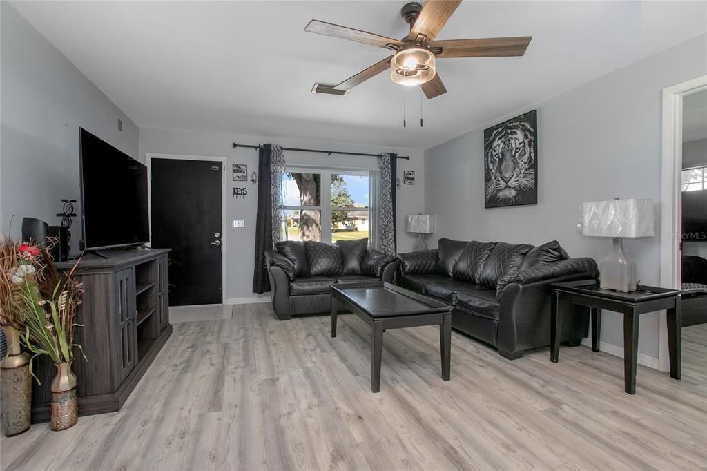 En Venta: $280,000 (2 camas, 2 baños, 1036 Pies cuadrados)