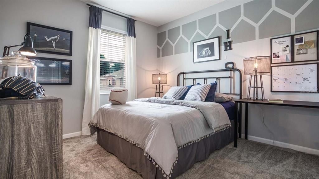 Под контрактом: $593,990 (5 спален, 3 ванн, 2571 Квадратных фут)