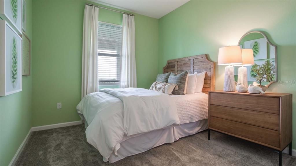 Под контрактом: $593,990 (5 спален, 3 ванн, 2571 Квадратных фут)