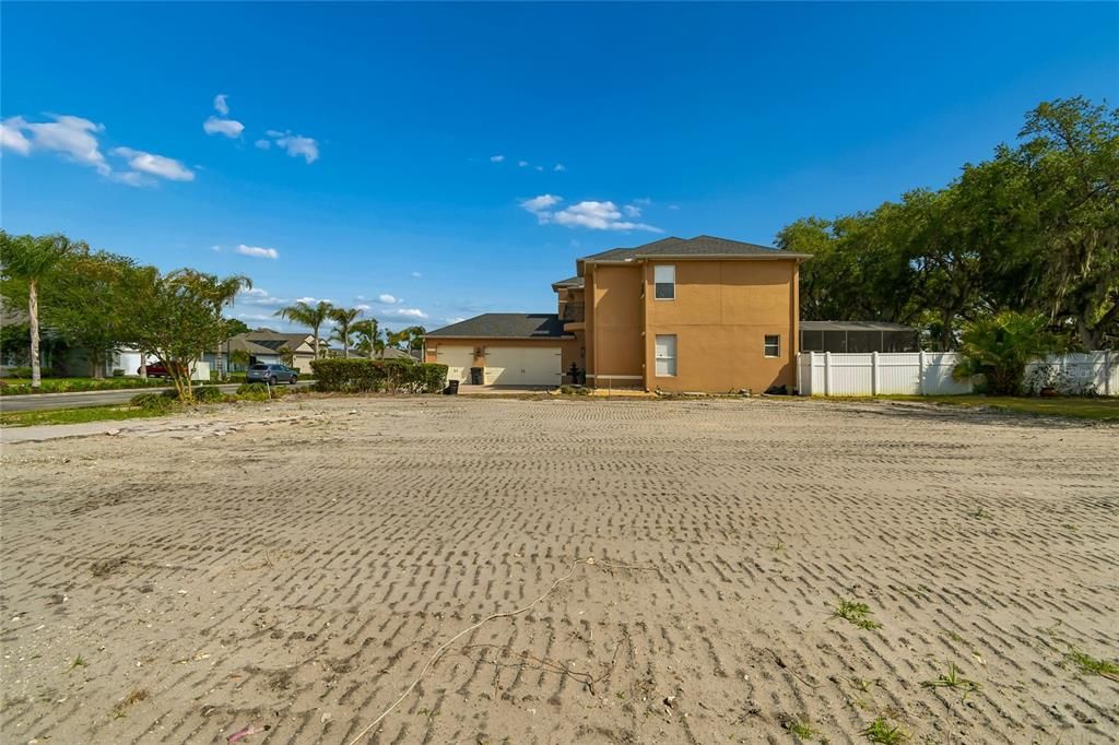 Activo con contrato: $218,500 (0.20 acres)