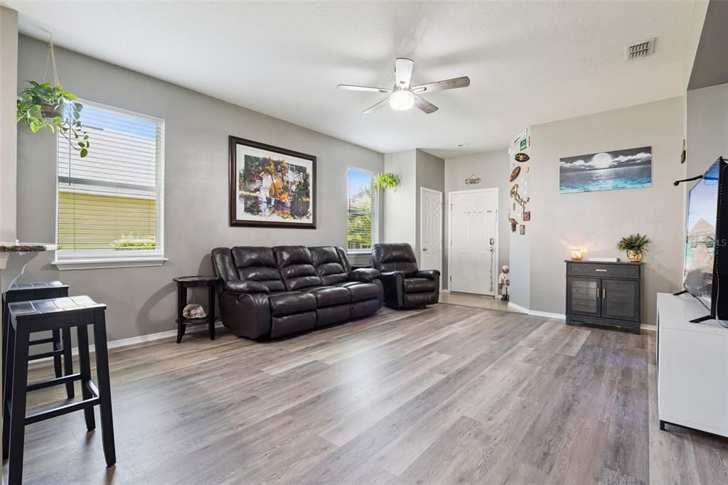 En Venta: $399,999 (4 camas, 2 baños, 1670 Pies cuadrados)