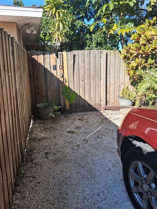 For Rent: $2,300 (3 beds, 2 baths, 1188 Square Feet)