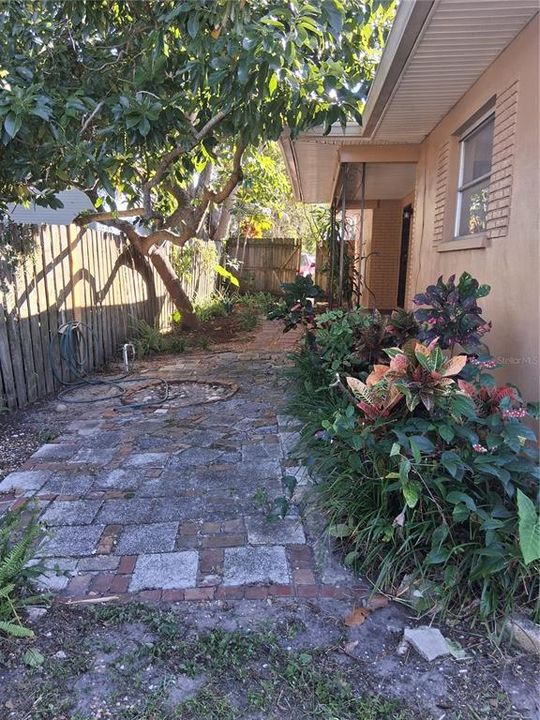 For Rent: $2,300 (3 beds, 2 baths, 1188 Square Feet)