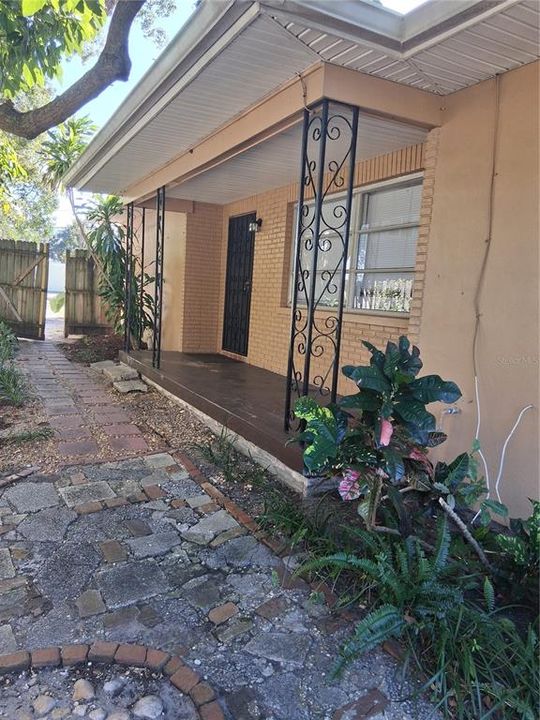 For Rent: $2,300 (3 beds, 2 baths, 1188 Square Feet)