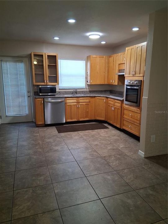 For Rent: $2,300 (3 beds, 2 baths, 1188 Square Feet)