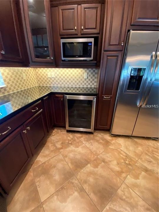 For Rent: $4,425 (3 beds, 3 baths, 2717 Square Feet)