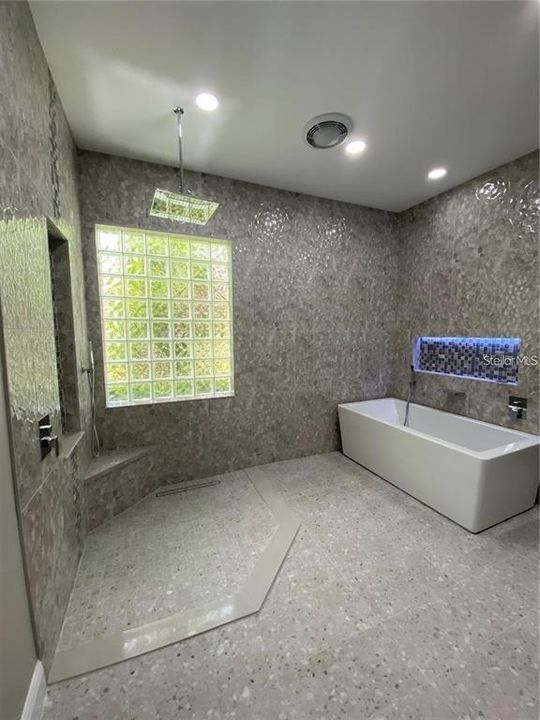 For Rent: $4,425 (3 beds, 3 baths, 2717 Square Feet)