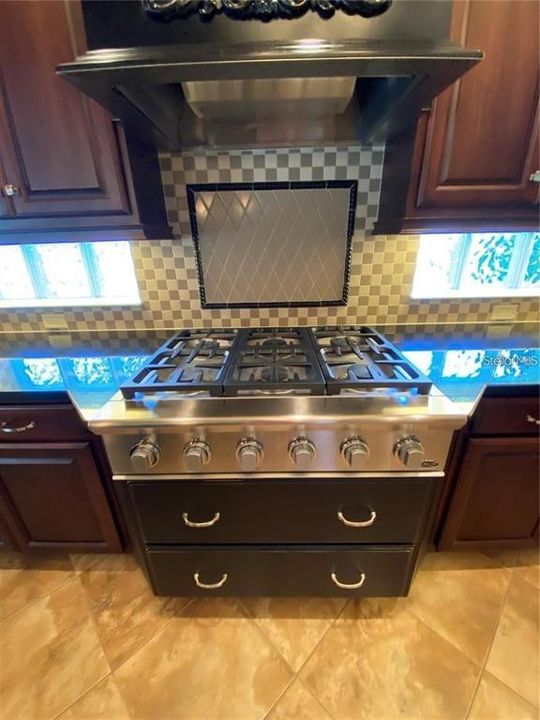 For Rent: $4,425 (3 beds, 3 baths, 2717 Square Feet)