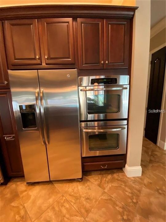 For Rent: $4,425 (3 beds, 3 baths, 2717 Square Feet)