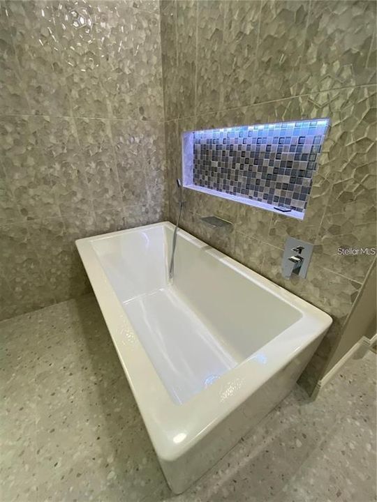 For Rent: $4,425 (3 beds, 3 baths, 2717 Square Feet)