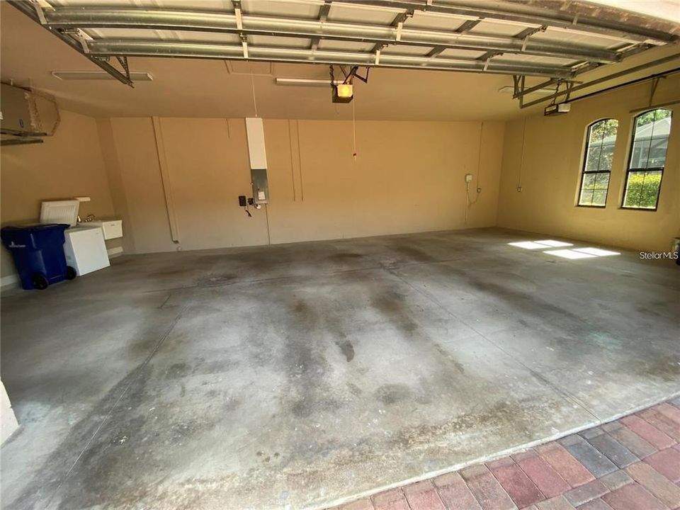 For Rent: $4,425 (3 beds, 3 baths, 2717 Square Feet)