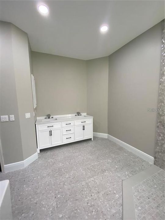 For Rent: $4,425 (3 beds, 3 baths, 2717 Square Feet)