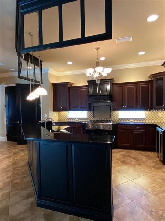 For Rent: $4,425 (3 beds, 3 baths, 2717 Square Feet)