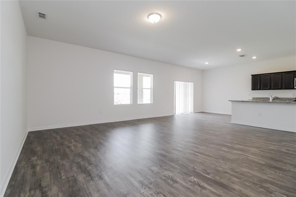 出租: $2,095 (4 贝兹, 2 浴室, 1999 平方英尺)