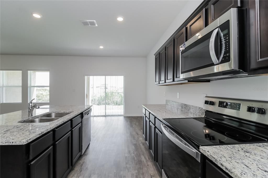 出租: $2,095 (4 贝兹, 2 浴室, 1999 平方英尺)