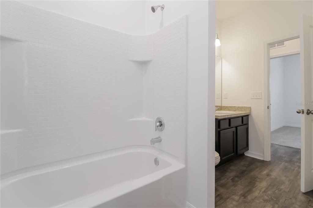 出租: $2,095 (4 贝兹, 2 浴室, 1999 平方英尺)