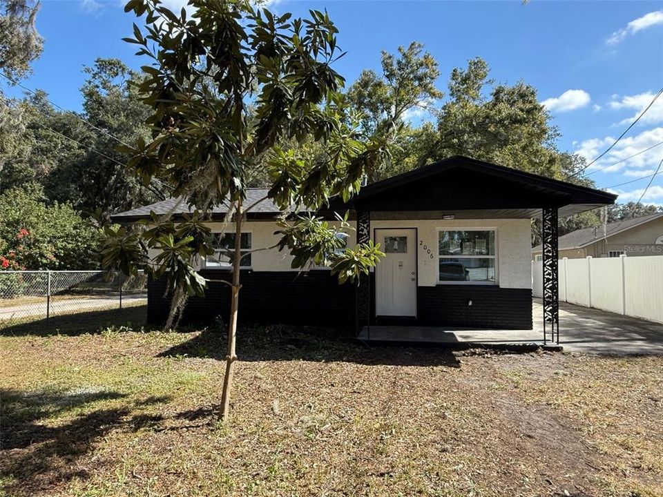 Active With Contract: $259,000 (3 beds, 1 baths, 920 Square Feet)