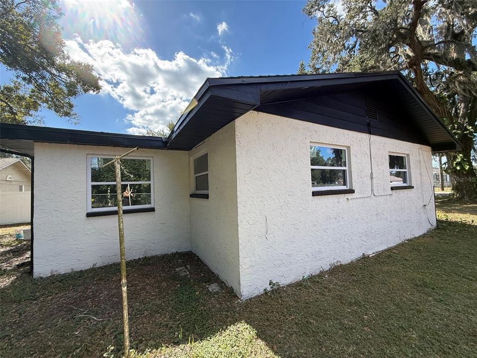 Active With Contract: $259,000 (3 beds, 1 baths, 920 Square Feet)