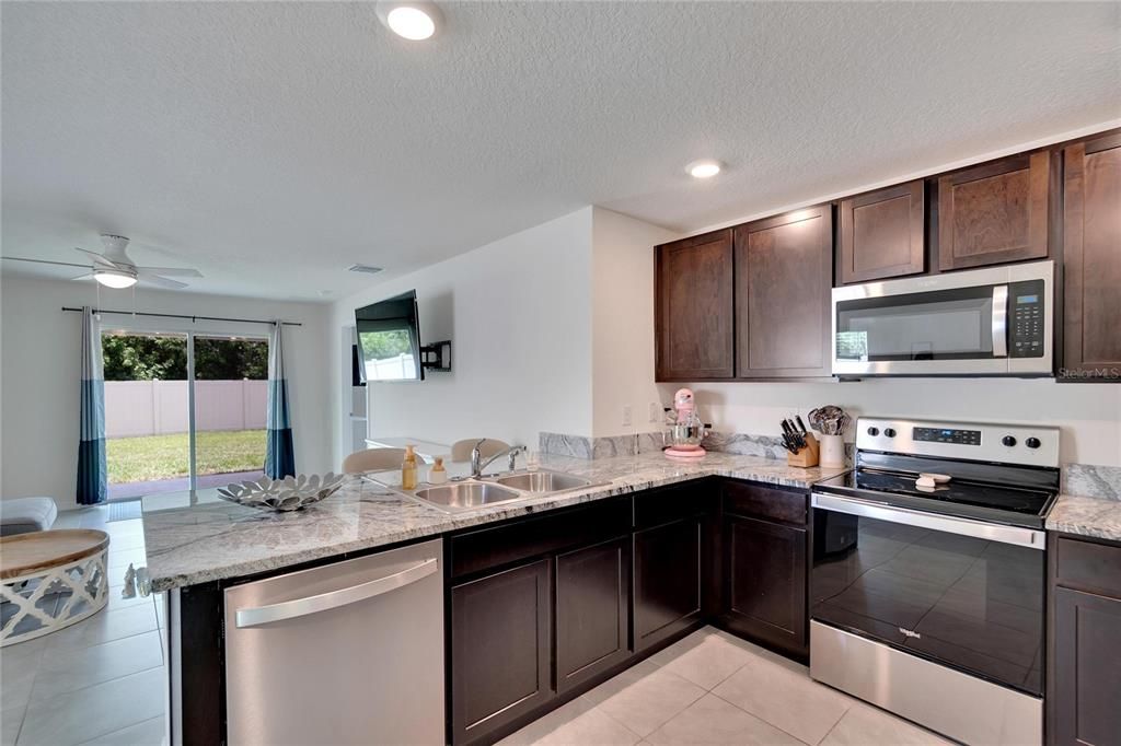 For Sale: $334,500 (3 beds, 2 baths, 1516 Square Feet)