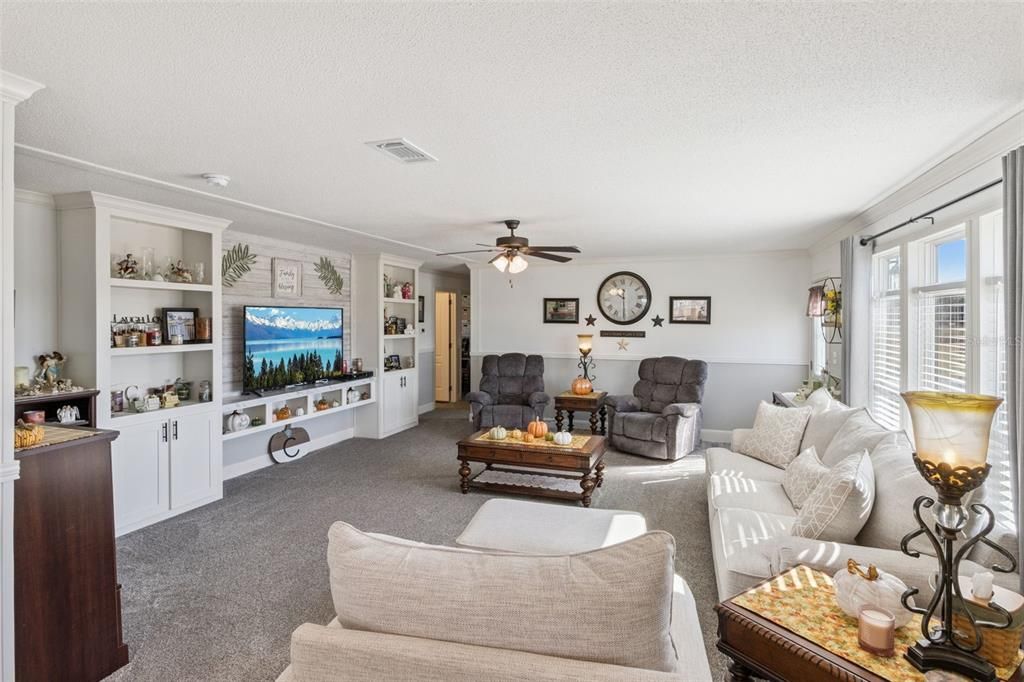 En Venta: $285,900 (4 camas, 2 baños, 2010 Pies cuadrados)