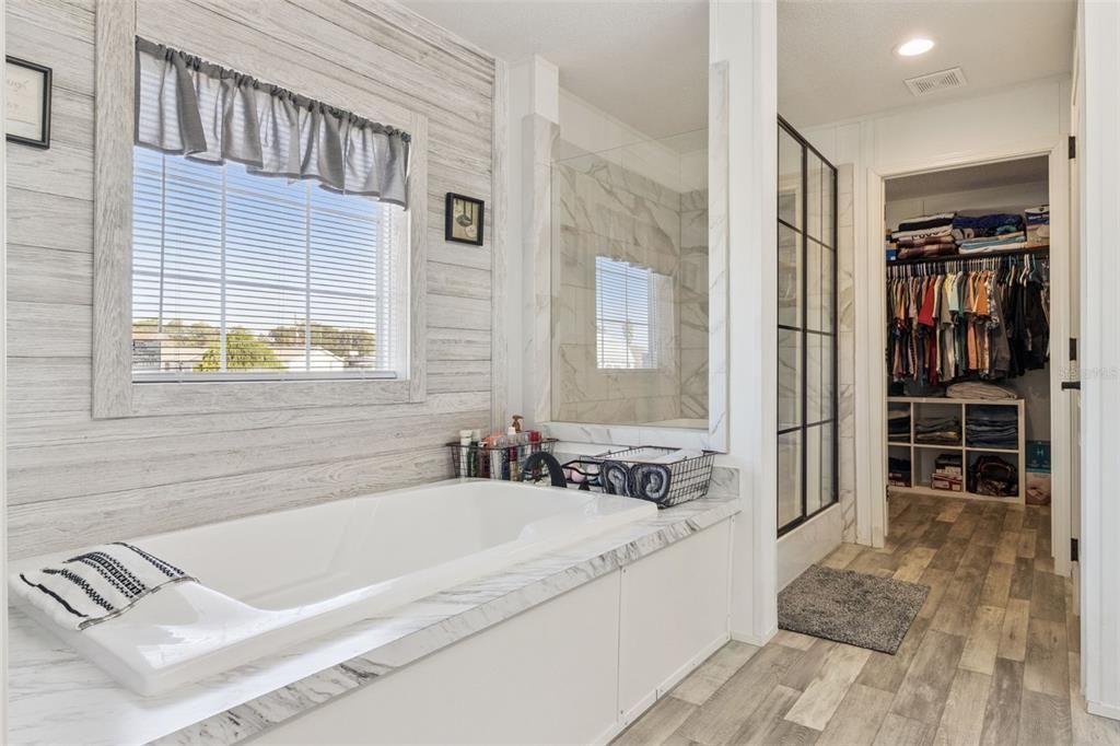 En Venta: $285,900 (4 camas, 2 baños, 2010 Pies cuadrados)