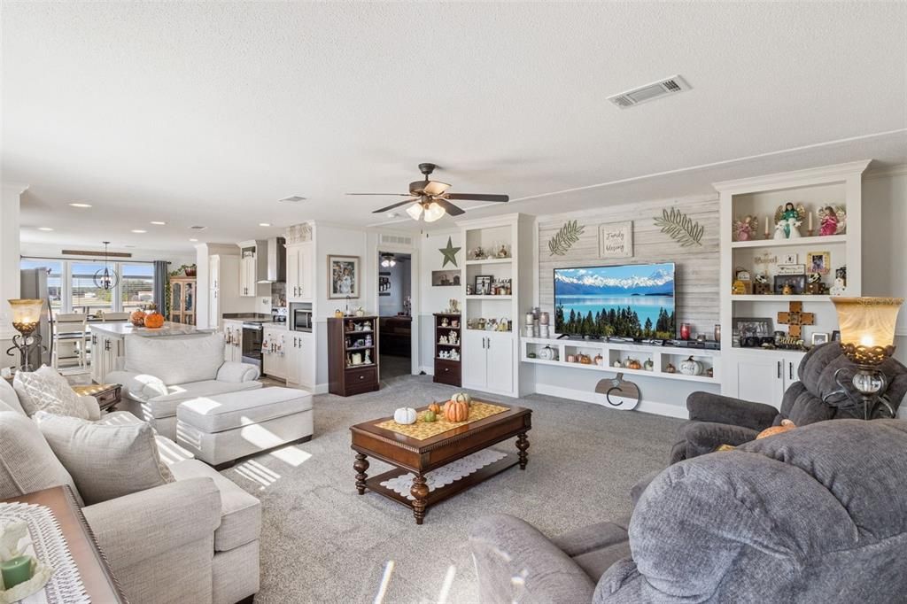 En Venta: $285,900 (4 camas, 2 baños, 2010 Pies cuadrados)