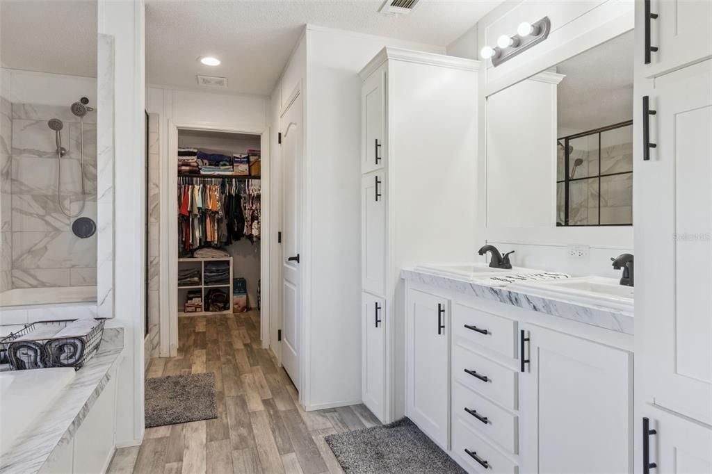 En Venta: $285,900 (4 camas, 2 baños, 2010 Pies cuadrados)