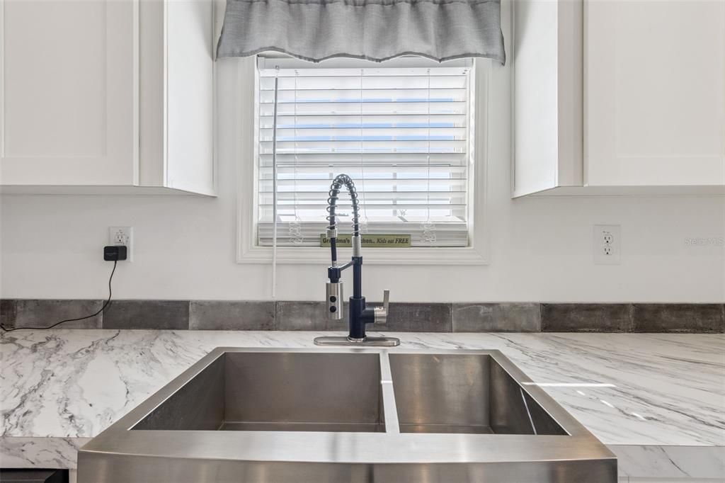 En Venta: $285,900 (4 camas, 2 baños, 2010 Pies cuadrados)