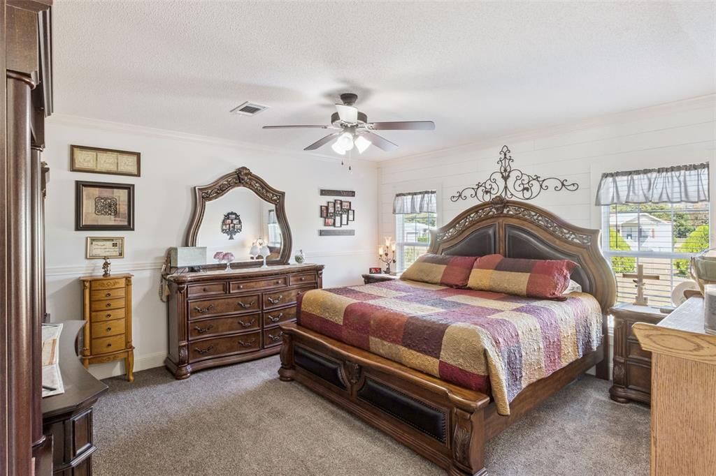 En Venta: $285,900 (4 camas, 2 baños, 2010 Pies cuadrados)