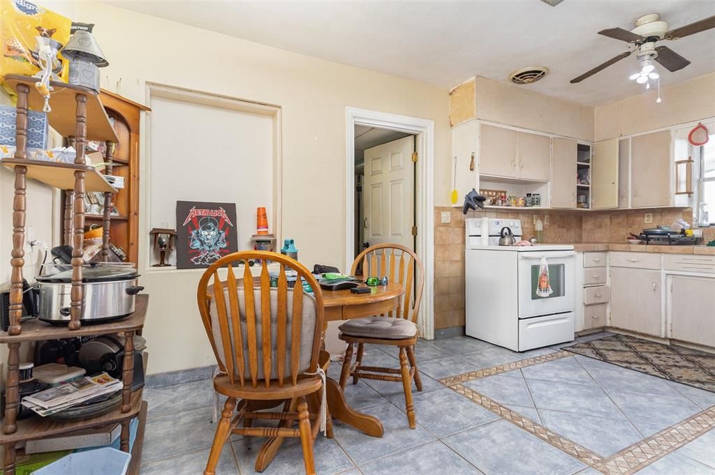 Activo con contrato: $200,000 (4 camas, 2 baños, 1398 Pies cuadrados)