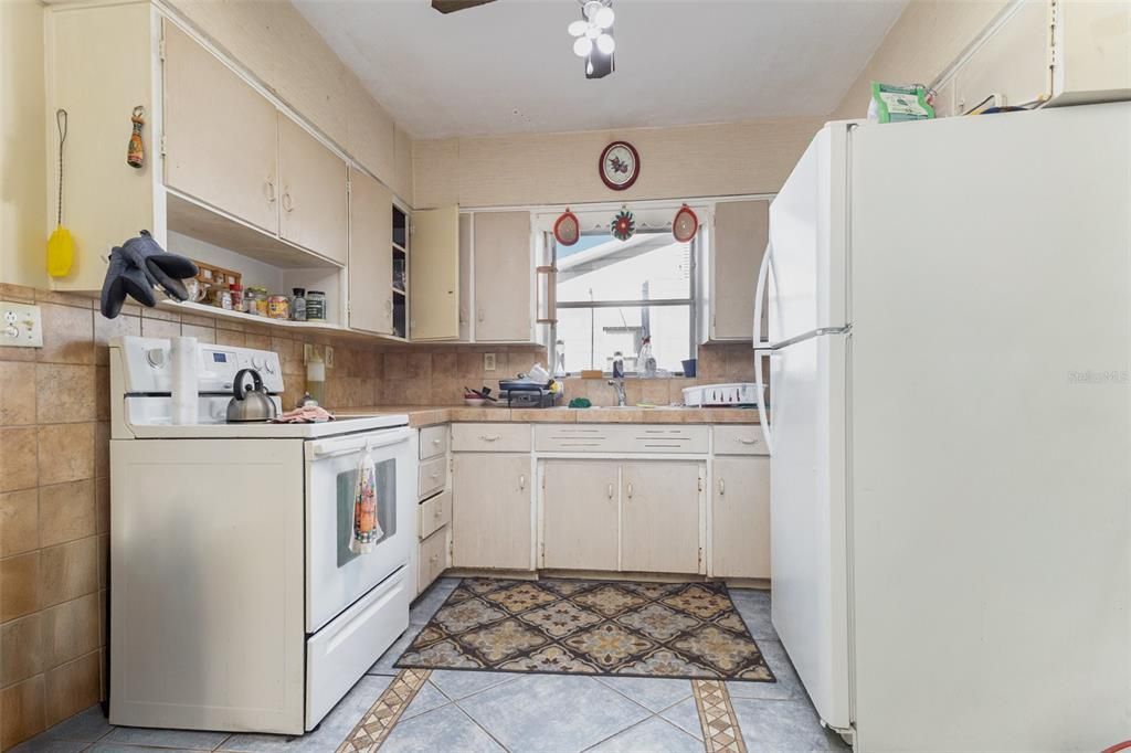 Activo con contrato: $200,000 (4 camas, 2 baños, 1398 Pies cuadrados)