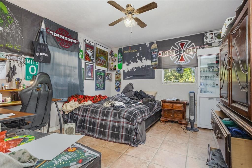 Activo con contrato: $200,000 (4 camas, 2 baños, 1398 Pies cuadrados)