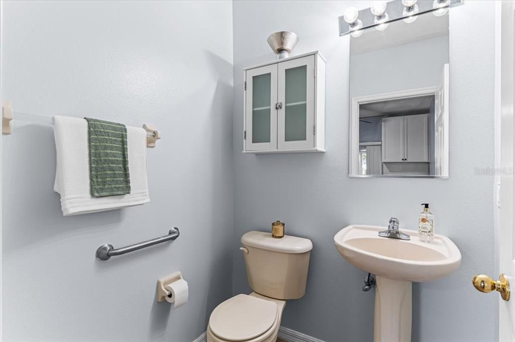 Active With Contract: $240,000 (3 beds, 2 baths, 1276 Square Feet)