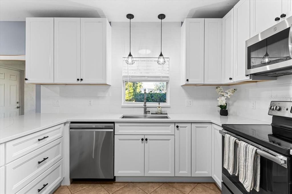 Active With Contract: $240,000 (3 beds, 2 baths, 1276 Square Feet)