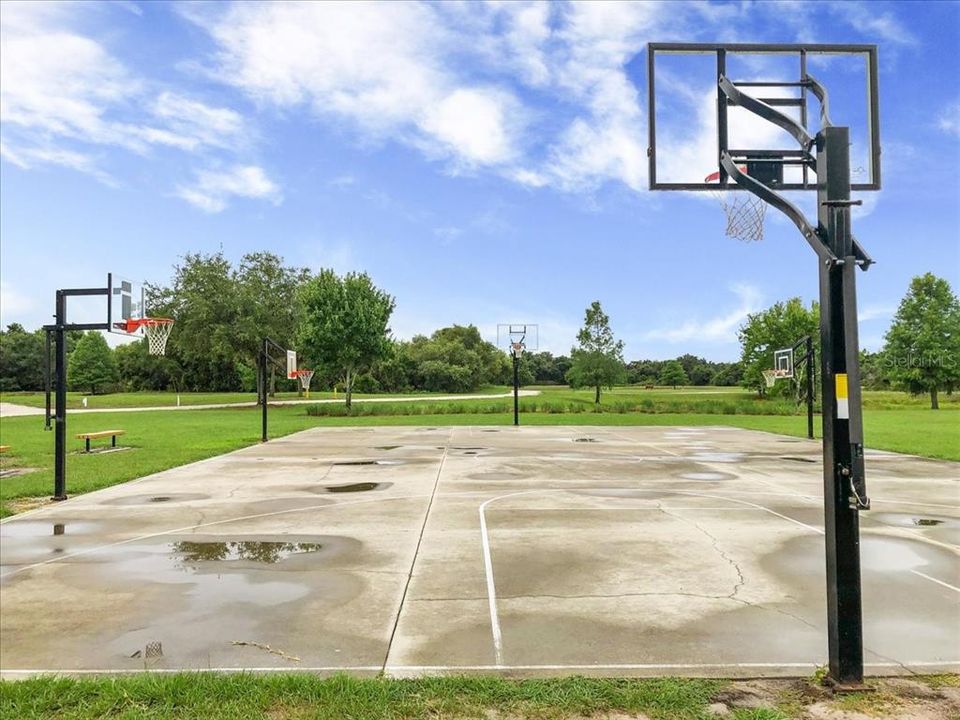 Active With Contract: $240,000 (3 beds, 2 baths, 1276 Square Feet)