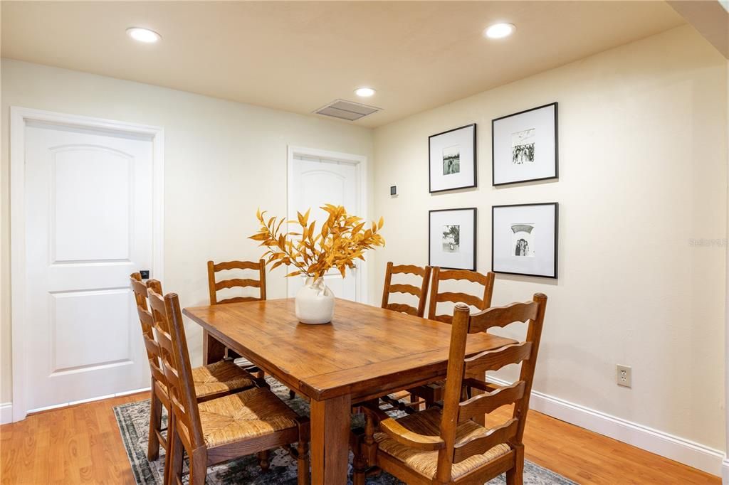 For Sale: $285,000 (2 beds, 2 baths, 1016 Square Feet)