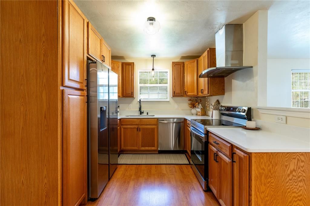 For Sale: $285,000 (2 beds, 2 baths, 1016 Square Feet)