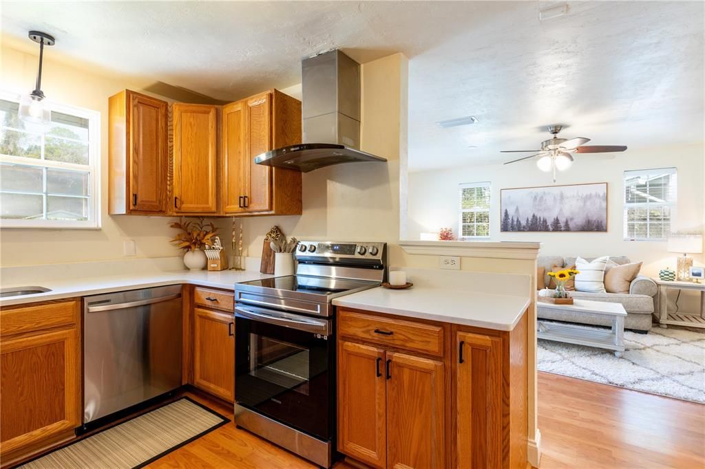 For Sale: $285,000 (2 beds, 2 baths, 1016 Square Feet)