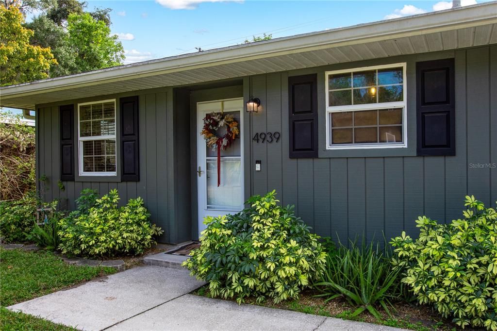 For Sale: $285,000 (2 beds, 2 baths, 1016 Square Feet)