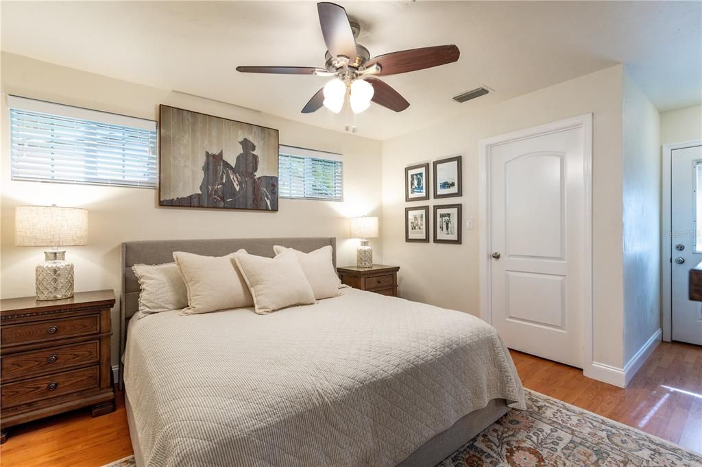 For Sale: $285,000 (2 beds, 2 baths, 1016 Square Feet)