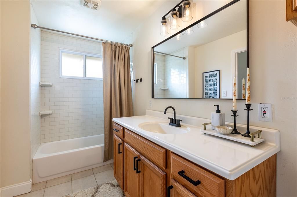 For Sale: $285,000 (2 beds, 2 baths, 1016 Square Feet)