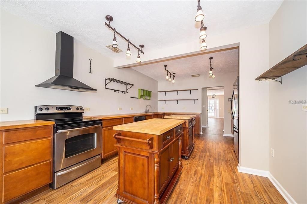 В аренду: $2,500 (4 спален, 2 ванн, 2280 Квадратных фут)