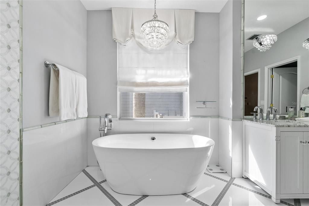 For Sale: $949,000 (4 beds, 2 baths, 2776 Square Feet)