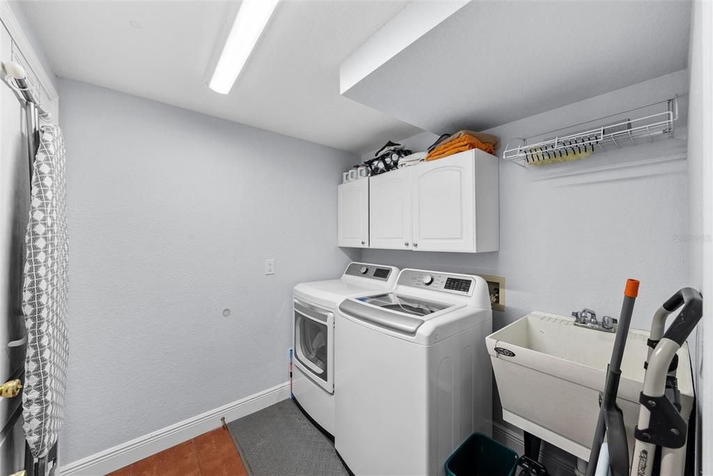 For Sale: $949,000 (4 beds, 2 baths, 2776 Square Feet)