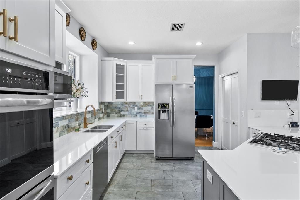 For Sale: $949,000 (4 beds, 2 baths, 2776 Square Feet)