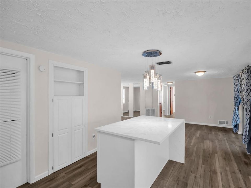 For Sale: $315,000 (3 beds, 2 baths, 1362 Square Feet)