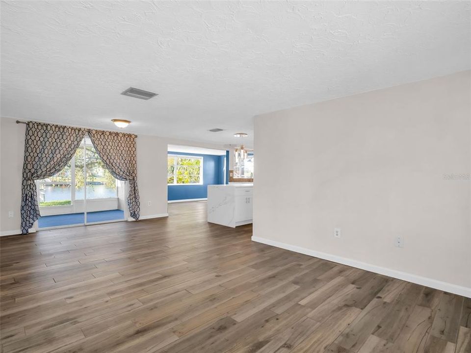 For Sale: $315,000 (3 beds, 2 baths, 1362 Square Feet)