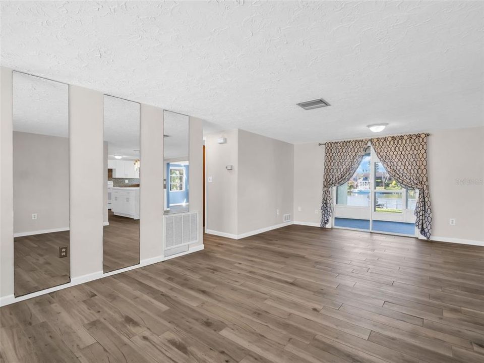 For Sale: $315,000 (3 beds, 2 baths, 1362 Square Feet)