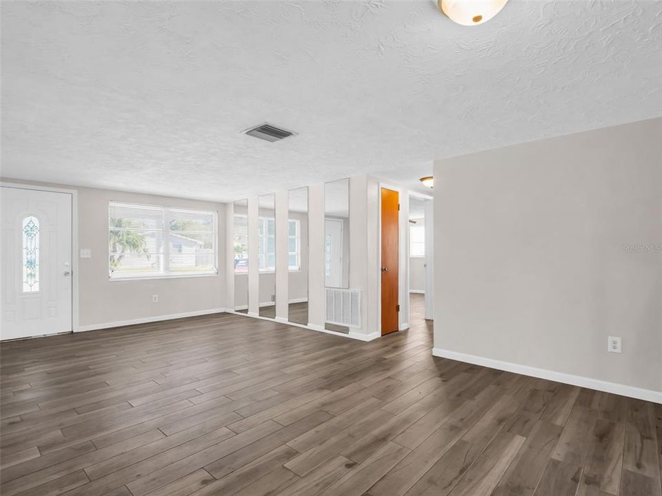 For Sale: $315,000 (3 beds, 2 baths, 1362 Square Feet)