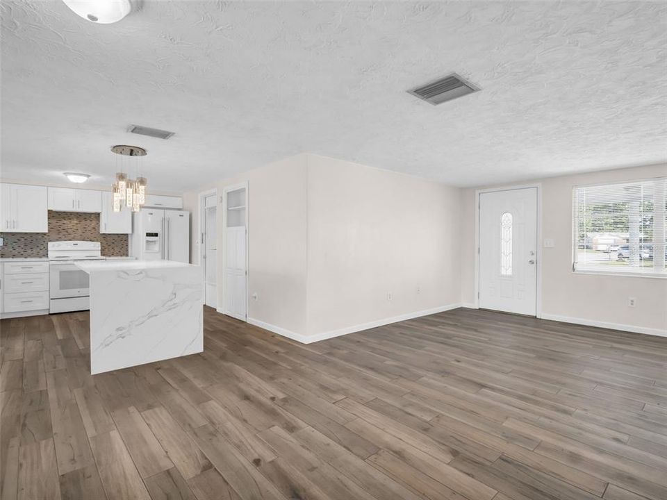 For Sale: $315,000 (3 beds, 2 baths, 1362 Square Feet)